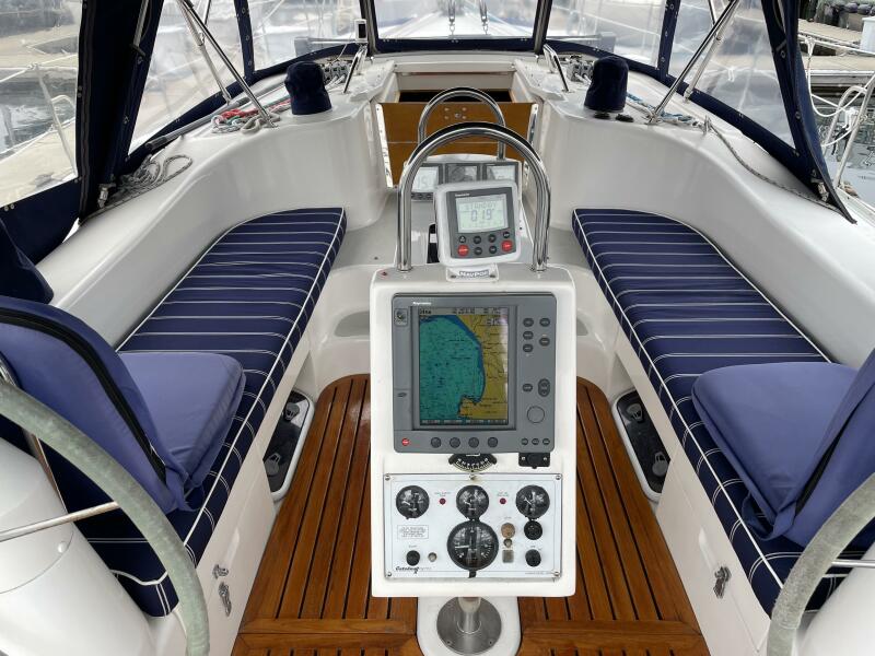 47' 2005 Catalina 470