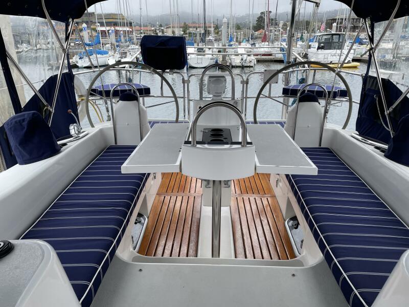 47' 2005 Catalina 470