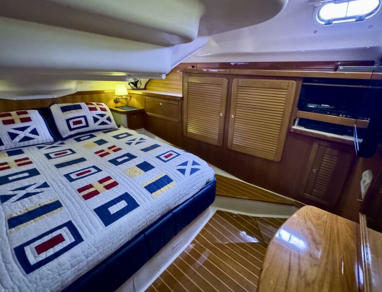 47' 2005 Catalina 470