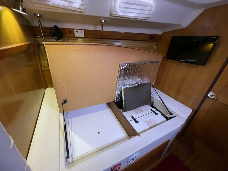 47' 2005 Catalina 470