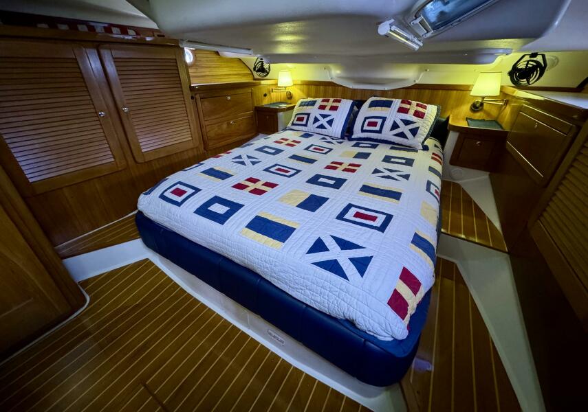 47' 2005 Catalina 470