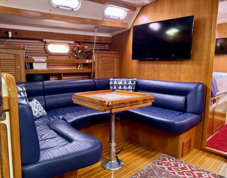 47' 2005 Catalina 470