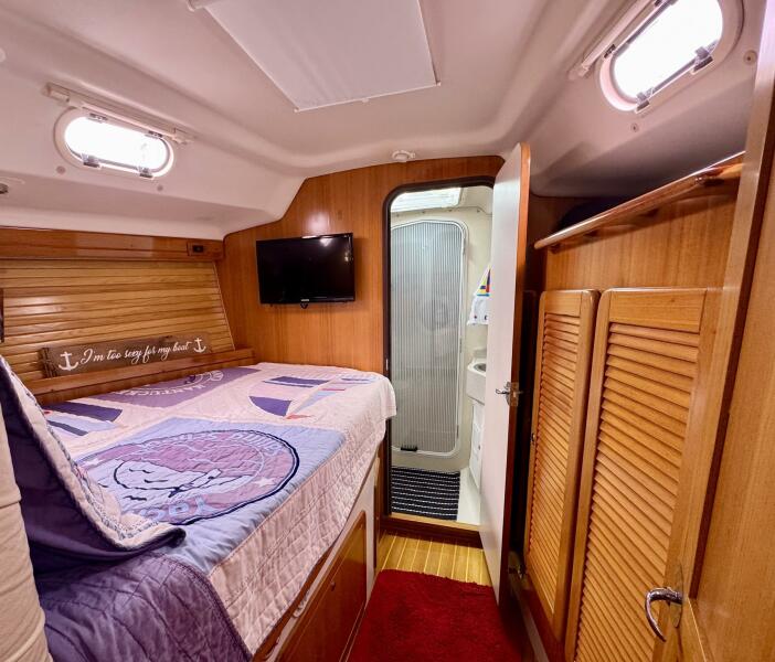 47' 2005 Catalina 470