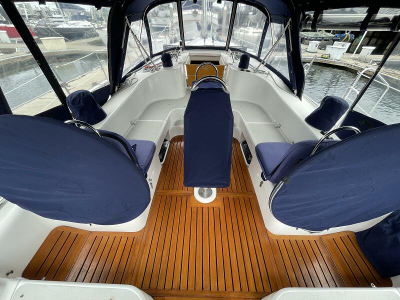 47' 2005 Catalina 470