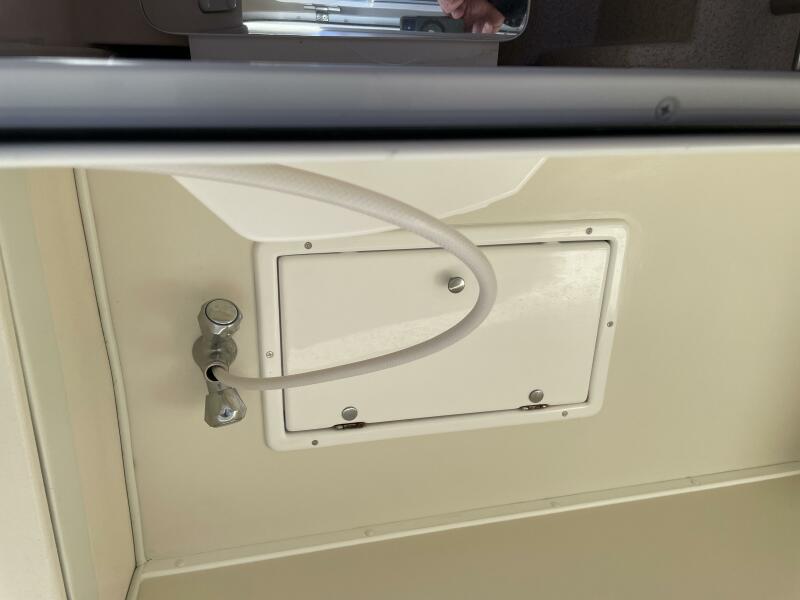 47' 2005 Catalina 470