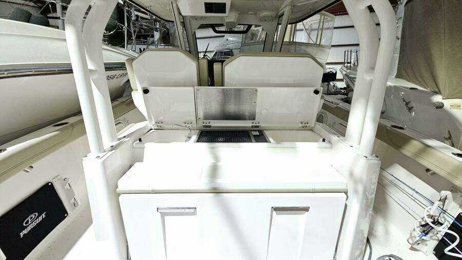 32ft Pursuit Yacht For Sale