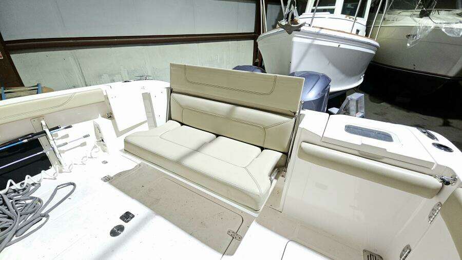 32ft Pursuit Yacht For Sale