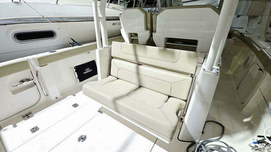 32ft Pursuit Yacht For Sale