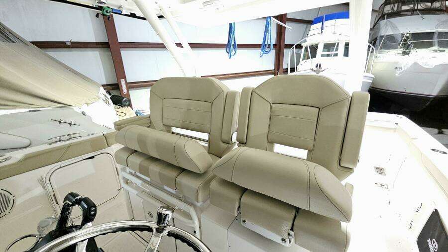 32ft Pursuit Yacht For Sale