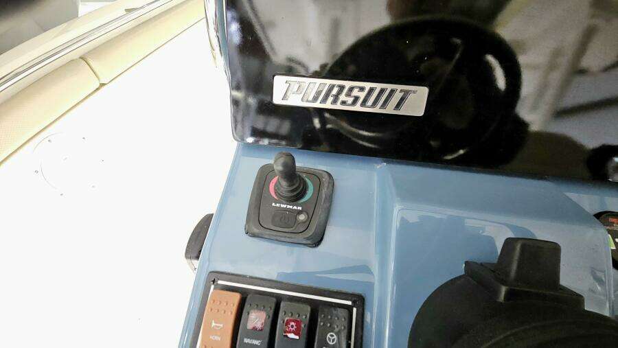 32ft Pursuit Yacht For Sale