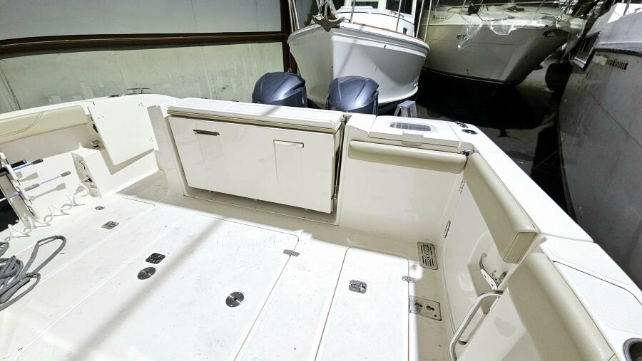 32' 2018 Pursuit 328 Sport