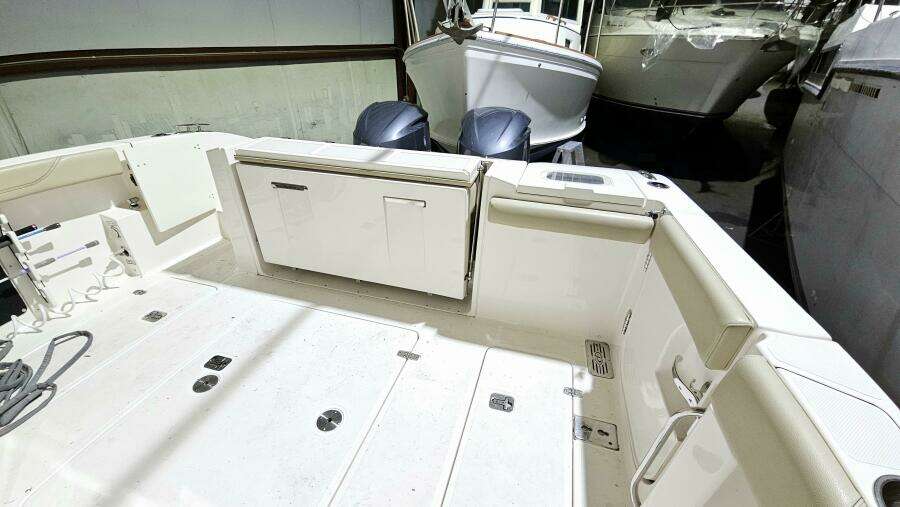 32ft Pursuit Yacht For Sale