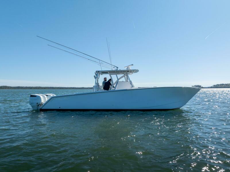 38' 2023 SeaHunter 38 CTS