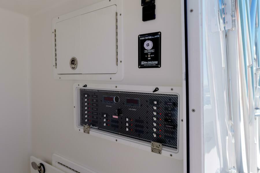 38' 2023 SeaHunter 38 CTS