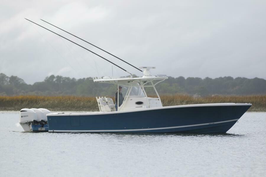 34' 2018 Regulator 34SS