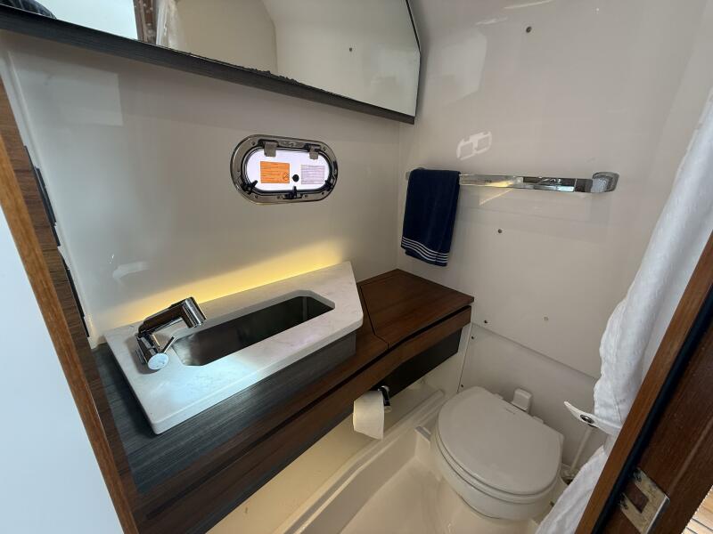 34' 2021 Tiara Sport 34 LS