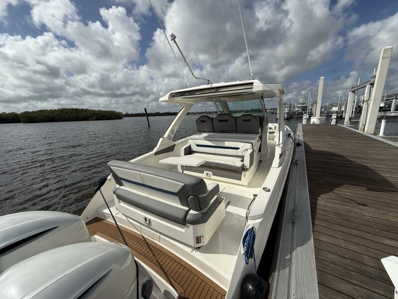 34' 2021 Tiara Sport 34 LS