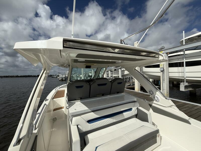 34' 2021 Tiara Sport 34 LS