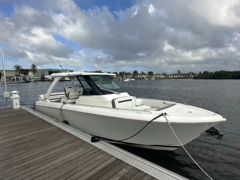 34' 2021 Tiara Sport 34 LS