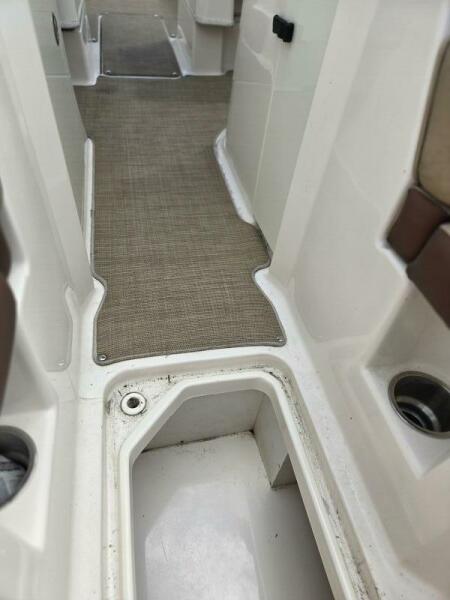 27' 2016 Sea Ray 270 Sundeck