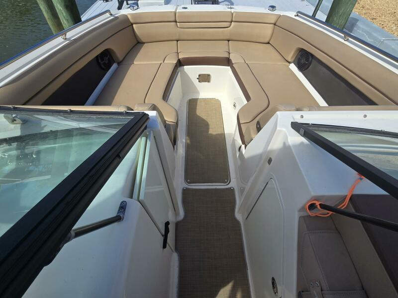 27' 2016 Sea Ray 270 Sundeck