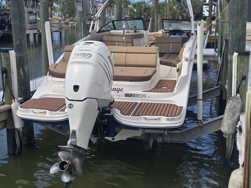27' 2016 Sea Ray 270 Sundeck