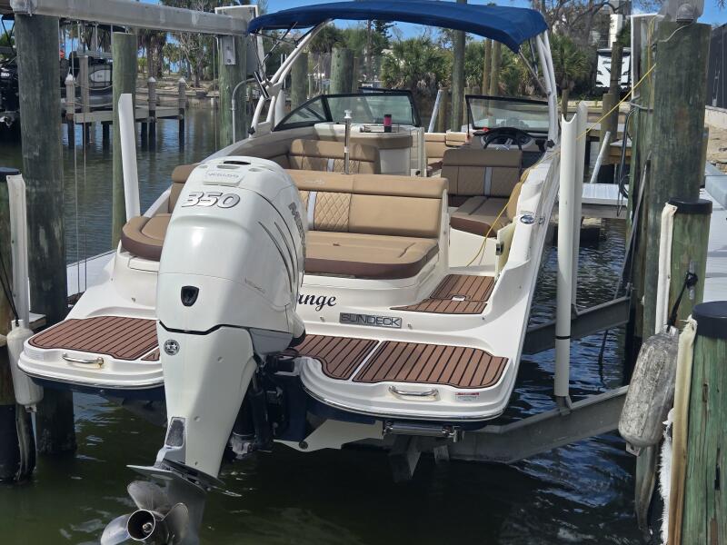 27' 2016 Sea Ray 270 Sundeck