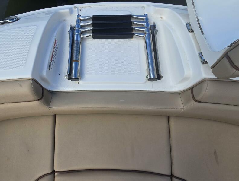 27' 2016 Sea Ray 270 Sundeck