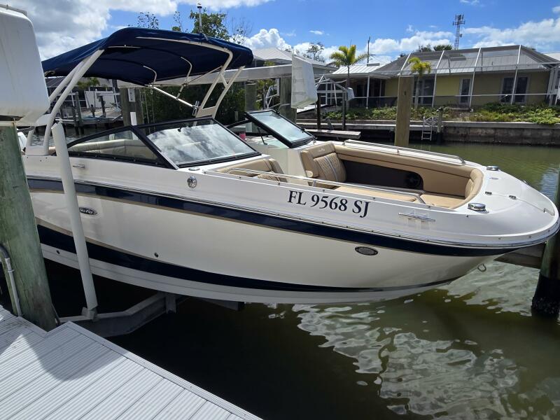 27' 2016 Sea Ray 270 Sundeck