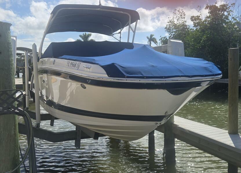 27' 2016 Sea Ray 270 Sundeck