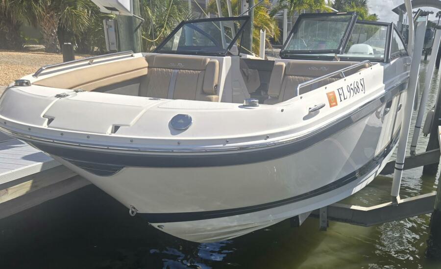 27' 2016 Sea Ray 270 Sundeck