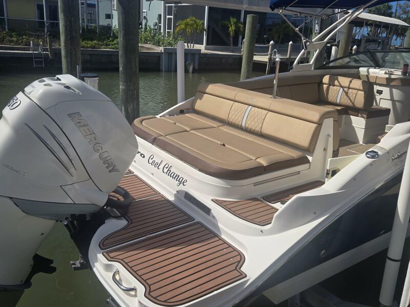 27' 2016 Sea Ray 270 Sundeck
