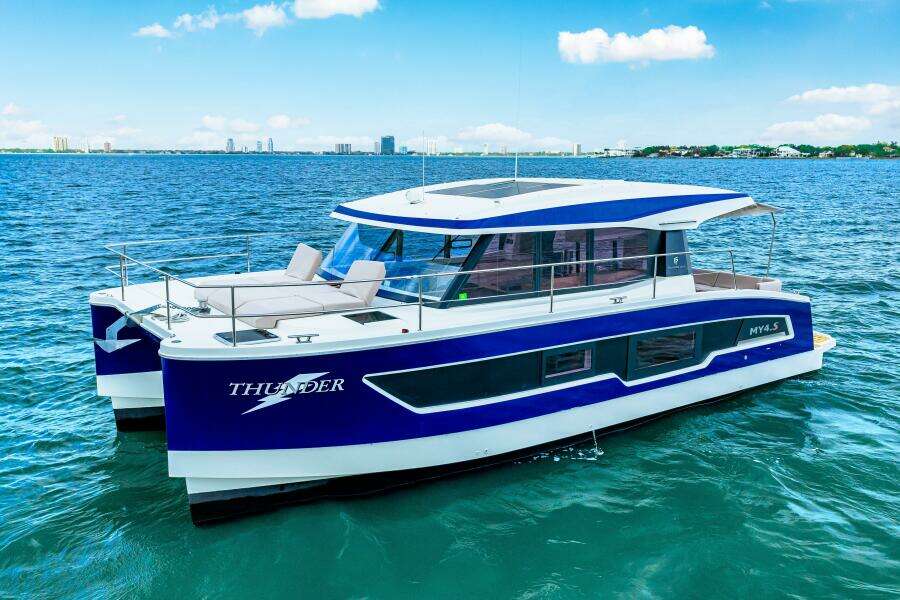 2021 Fountaine Pajot MY4.S - Profile