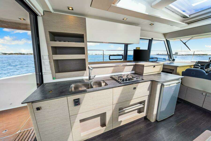 2021 Fountaine Pajot MY4.S - Galley