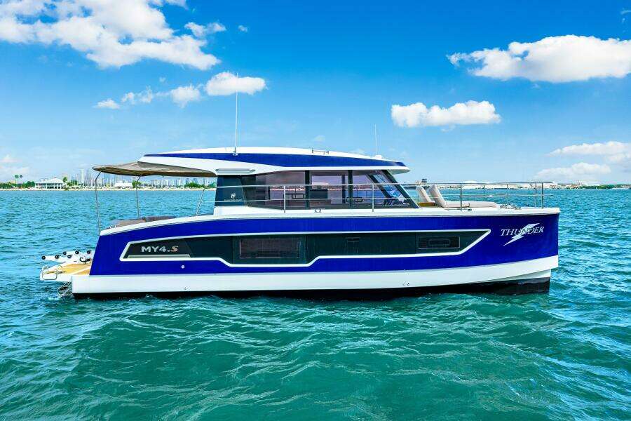 2021 Fountaine Pajot MY4.S - Profile