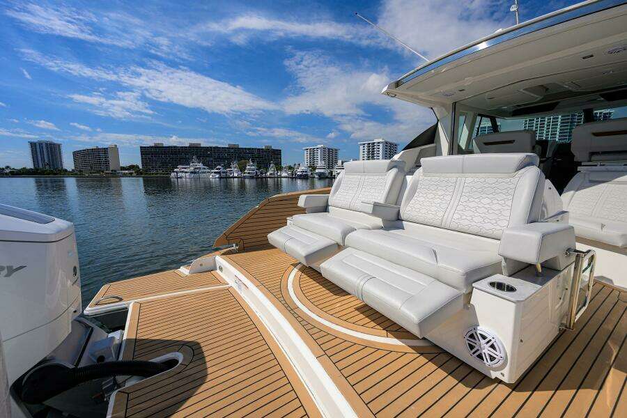 Tiara 43 - Aft Deck Seating