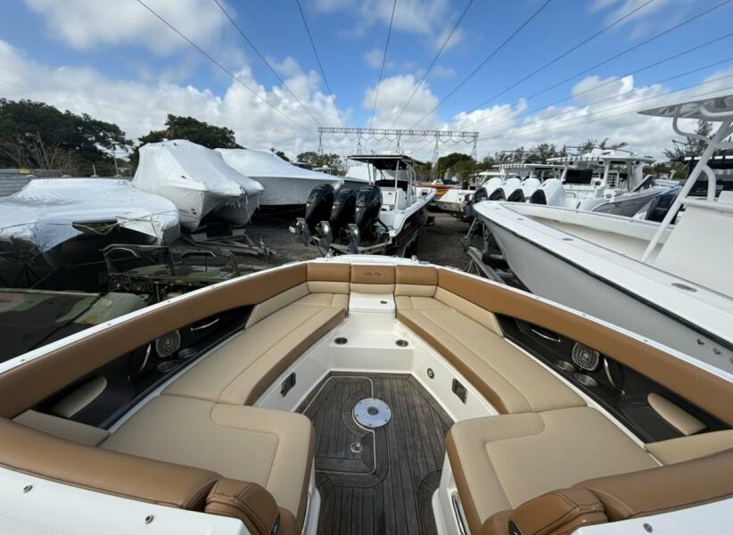 35' 2015 Sea Ray SLX 350