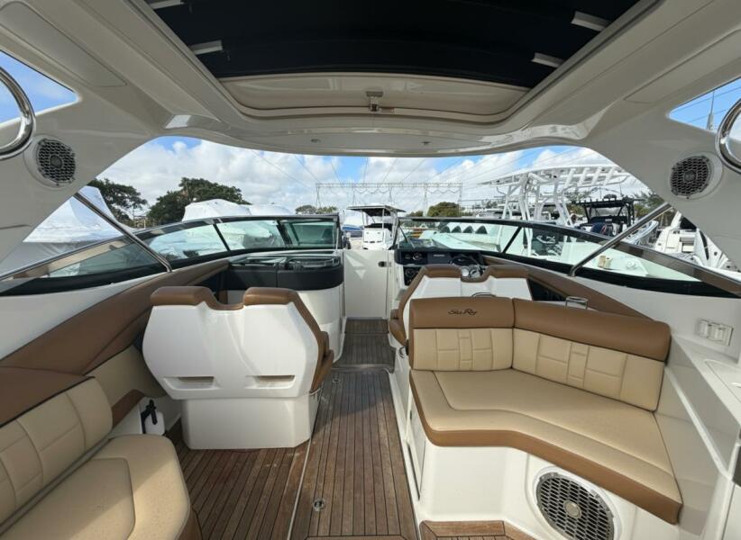 35' 2015 Sea Ray SLX 350