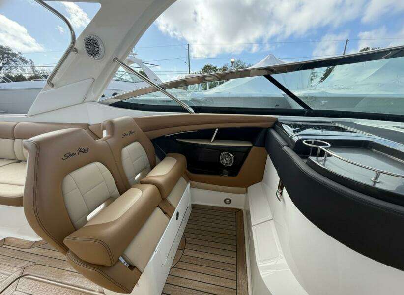 35ft Sea Ray Yacht For Sale