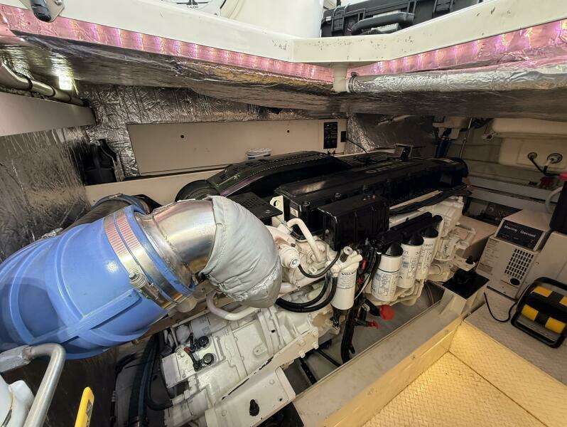 56ft Cruisers Yachts Yacht For Sale