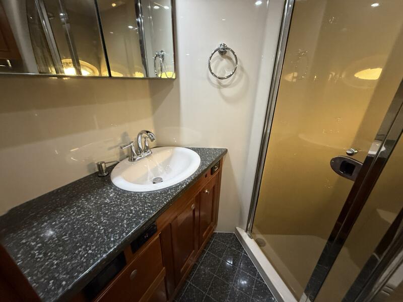 56' 2007 Cruisers Yachts 560 Express