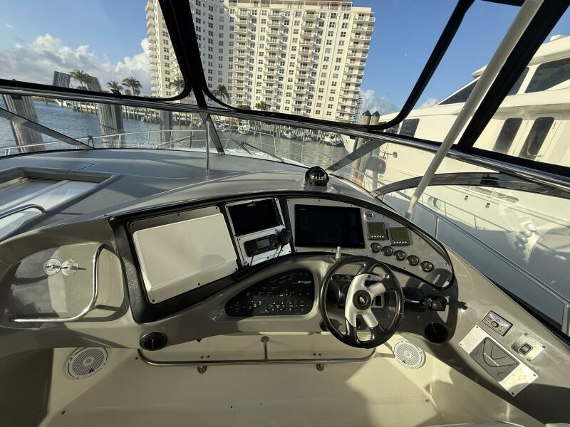 56' 2007 Cruisers Yachts 560 Express