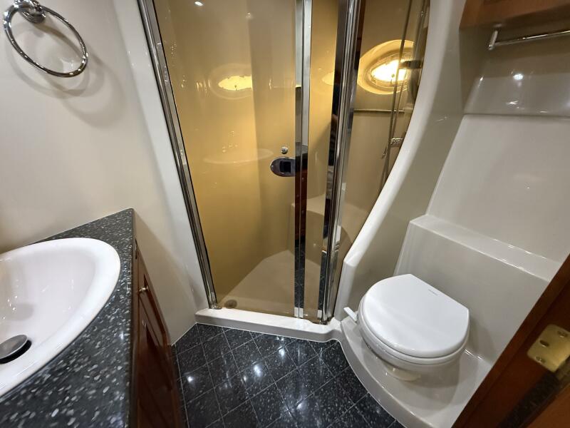 56' 2007 Cruisers Yachts 560 Express