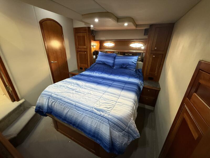 56' 2007 Cruisers Yachts 560 Express