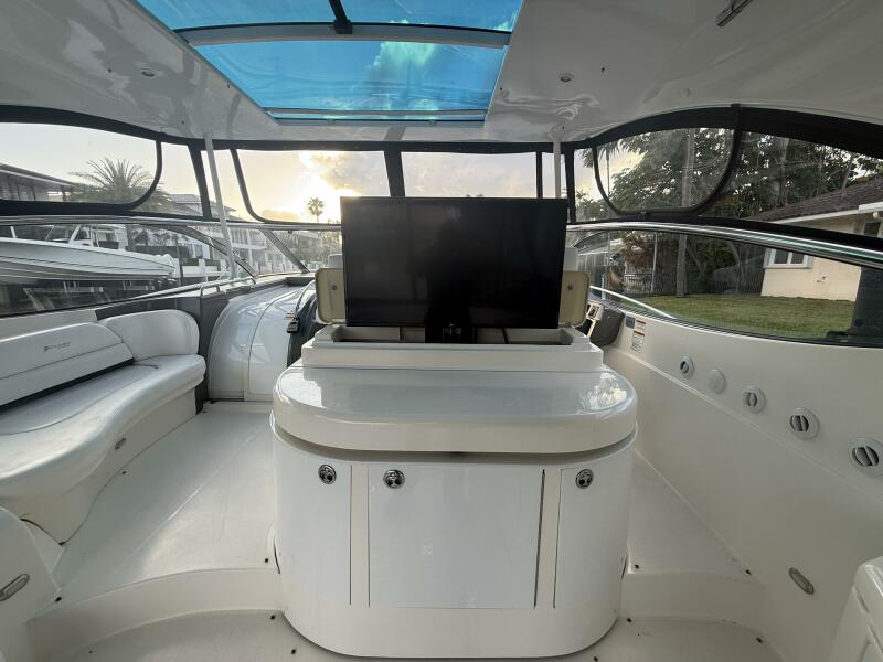 56' 2007 Cruisers Yachts 560 Express