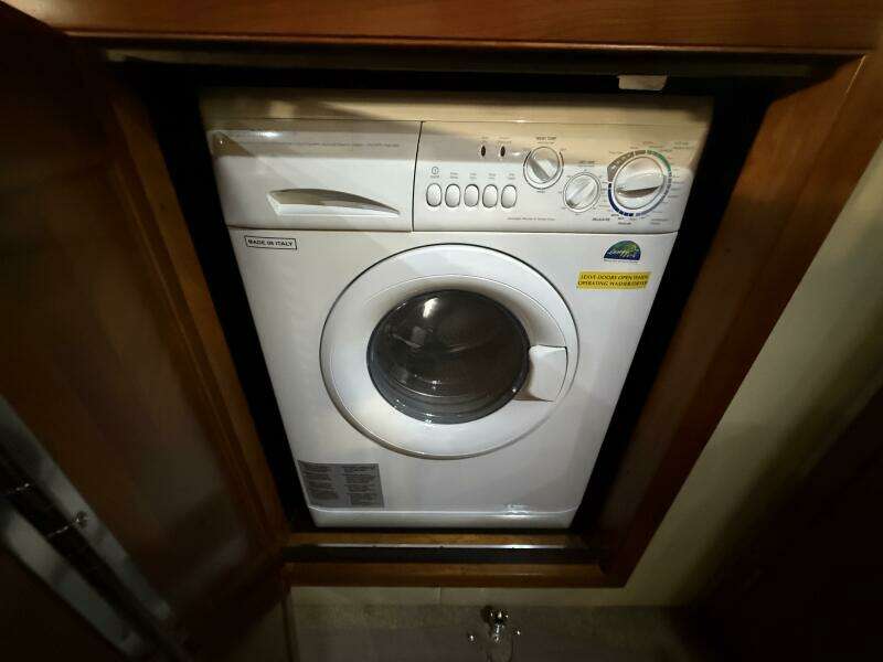 56ft Cruisers Yachts Yacht For Sale