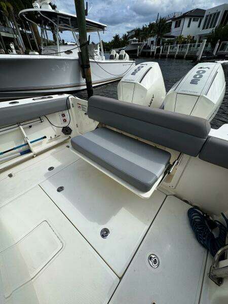 28ft Boston Whaler Yacht For Sale