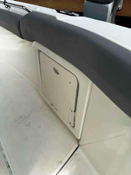 28ft Boston Whaler Yacht For Sale