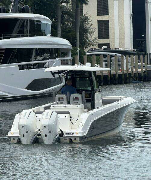 28ft Boston Whaler Yacht For Sale