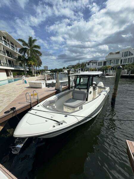 28ft Boston Whaler Yacht For Sale